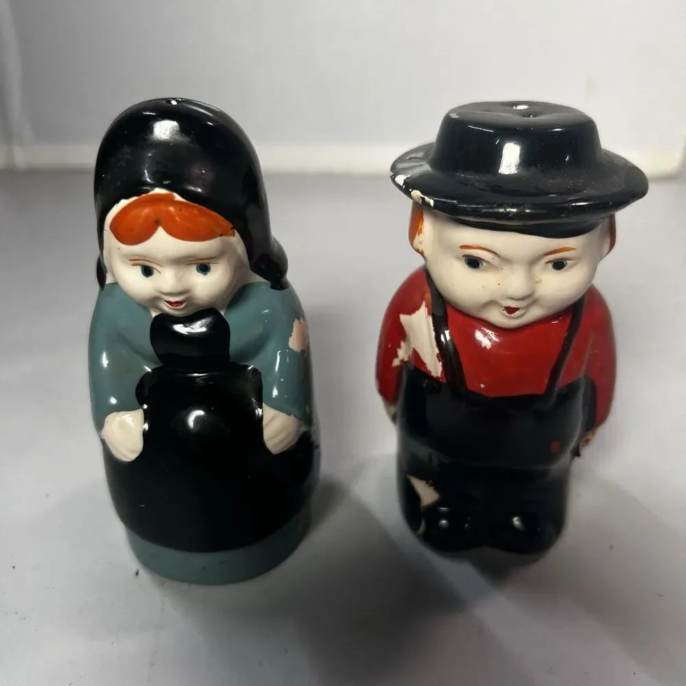 Vintage Amish Couple Salt and Pepper Shakers Pennsylvania USA